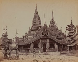 ビルマの寺院、マンダレーの中庭